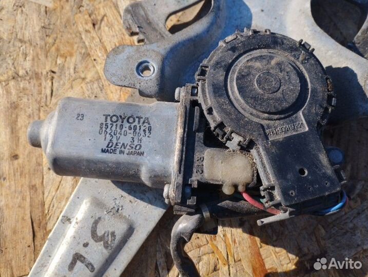 Стеклоподъемник задний левый Toyota Land Cruiser