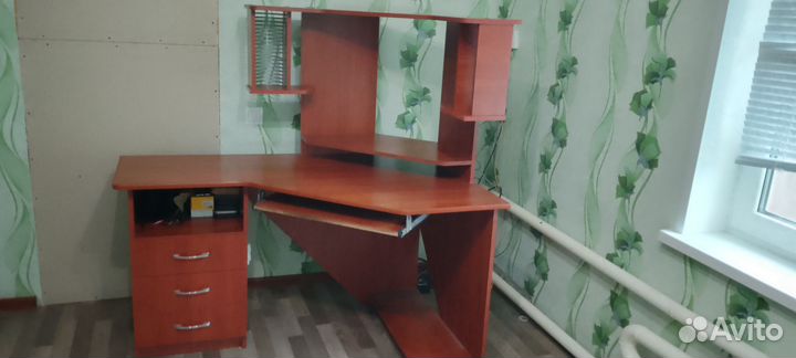 Компьютерный стол