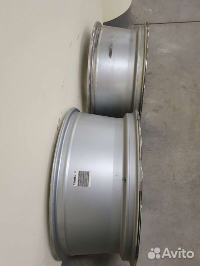 Оригинальный дис R22 Cadillac Escalade 9595854