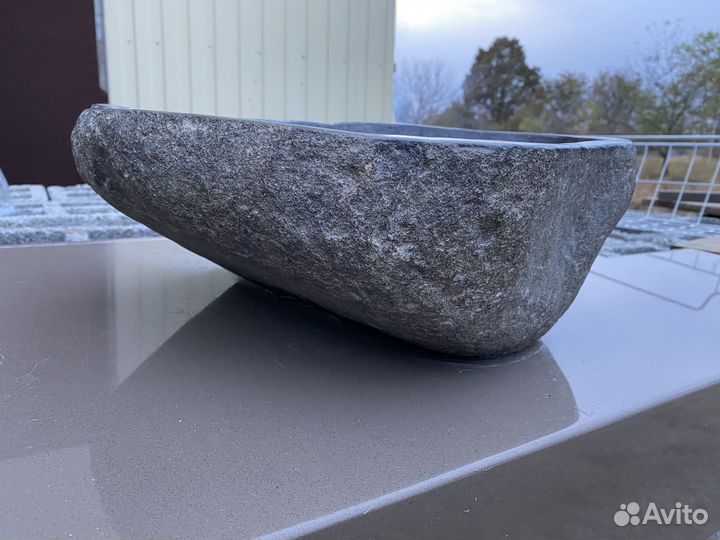 Раковина из камня со столешеницей