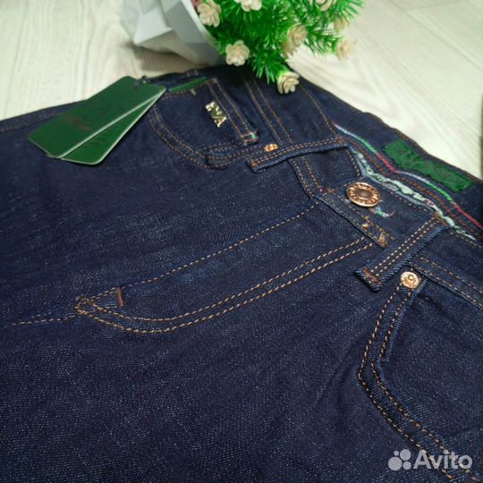 Джинсы Armani
