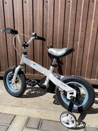 Детский велосипед Royal baby button