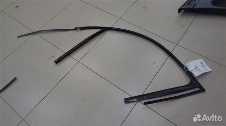Уплотнитель стекла двери передней правой Volkswag