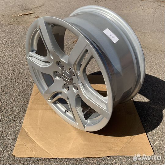 Комплект дисков Audi Q5 R 18 8R0601025A