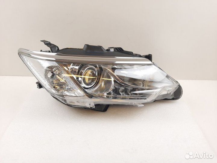 Фара правая Toyota Camry V55 2014-2018