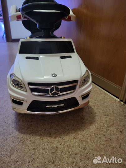 Машинка каталка толокар с ручкой