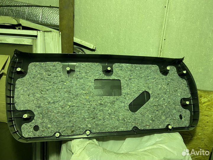 Пластик крышки багажника на toyota Fiеlder