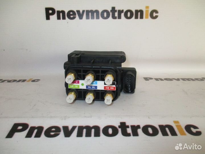 Блок клапанов пневмоподвески Audi A8