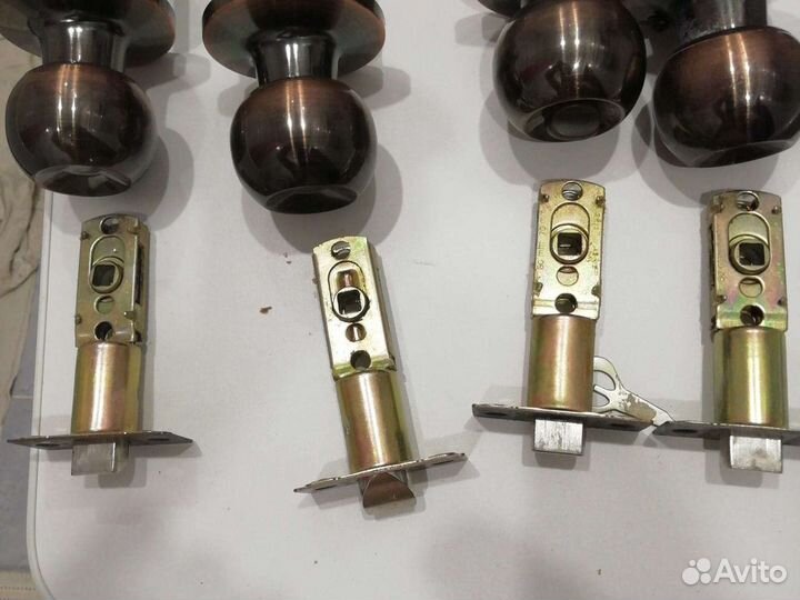 Дверные ручки межкомнатные с замком