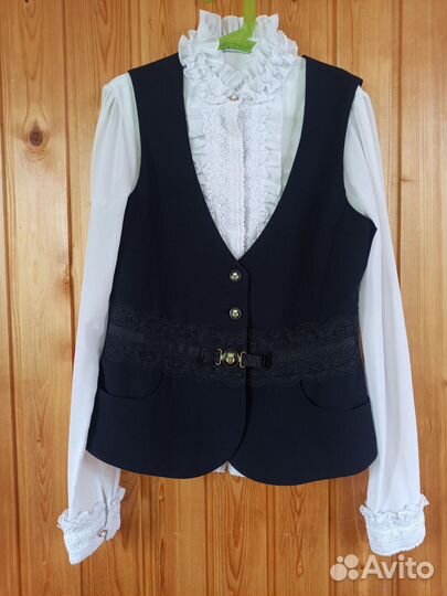 Жилет и блузка 