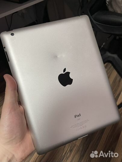 Планшет Apple iPad 16Gb Wi-Fi MC705RS/A 9.7