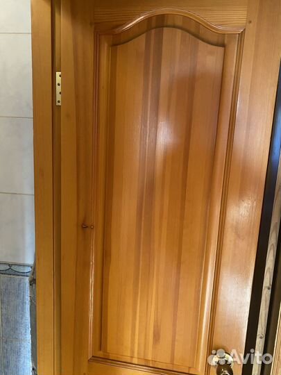 Дверь входная деревянная