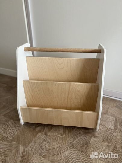 Полка монтессори на колесах