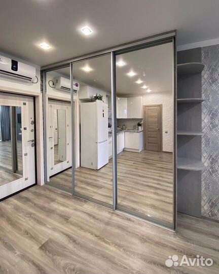 Шкаф-купе с зеркалом без посредников