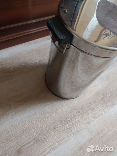 Ведро для мусора с педалью