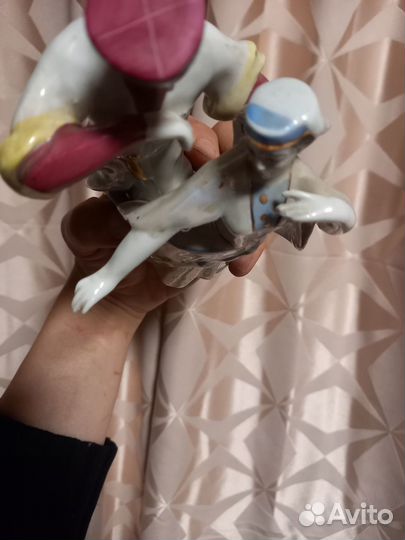Фарфоровая статуэтка