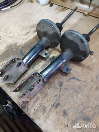 Стойки амортизаторов на Рено дастер оригинал
