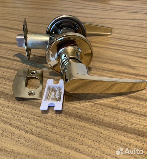 Ручка-защелка.Дверн. ручка.Накладной,врезной замок