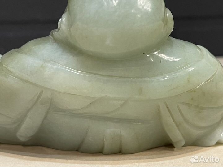 Будда. Старинная фигурка из нефрита
