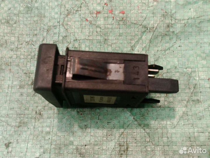 Кнопка подогрева стекла задняя Audi 80 B4