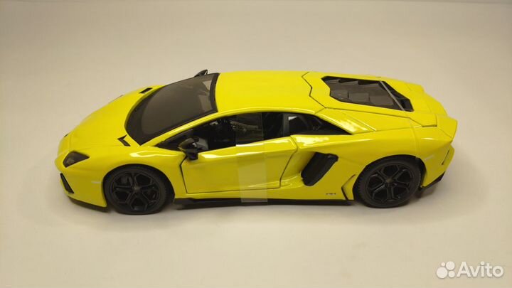 Lamborghini Aventador LP 700-4 Maisto 1:24