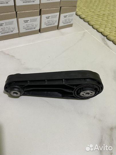 Porsche кронштейн крепления двигателя