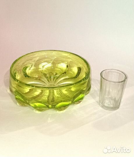 Ваза урановое стекло