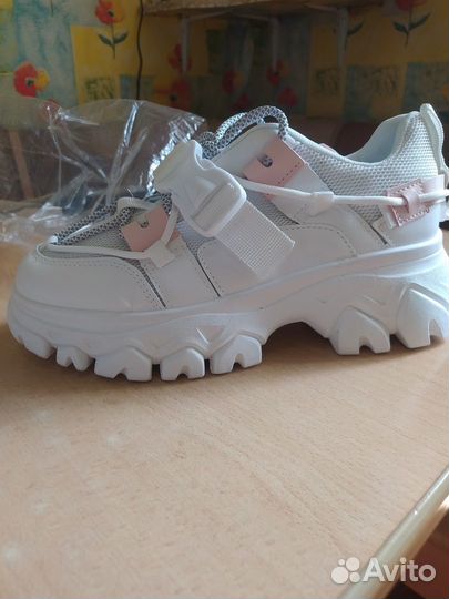 Продам классные кроссовки
