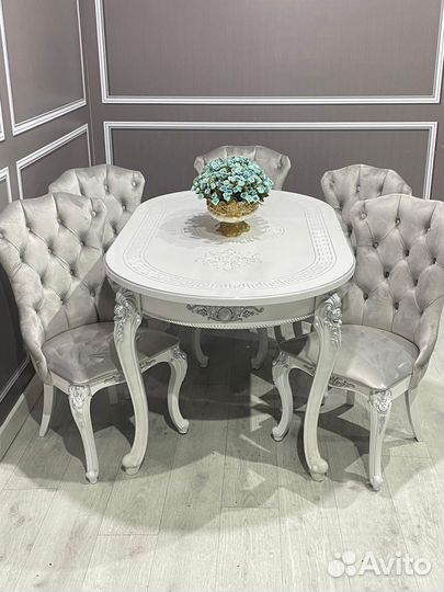 Стол и стулья новые
