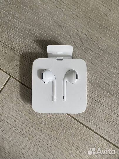 Оригинальные наушники Apple EarPods Lightning