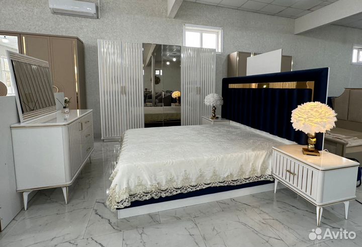 Спальный гарнитур