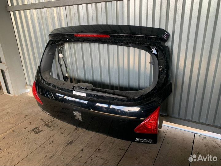 Крышка багажника Peugeot 3008 без стекла