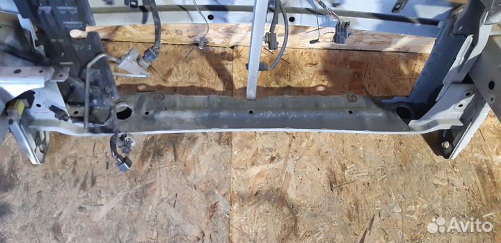 Рамка радиатора Toyota Isis (XM10) I рестайлинг (2