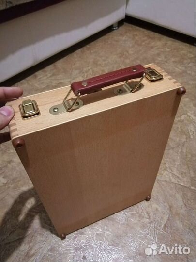 Этюдный ящик со встроенным мольбертом