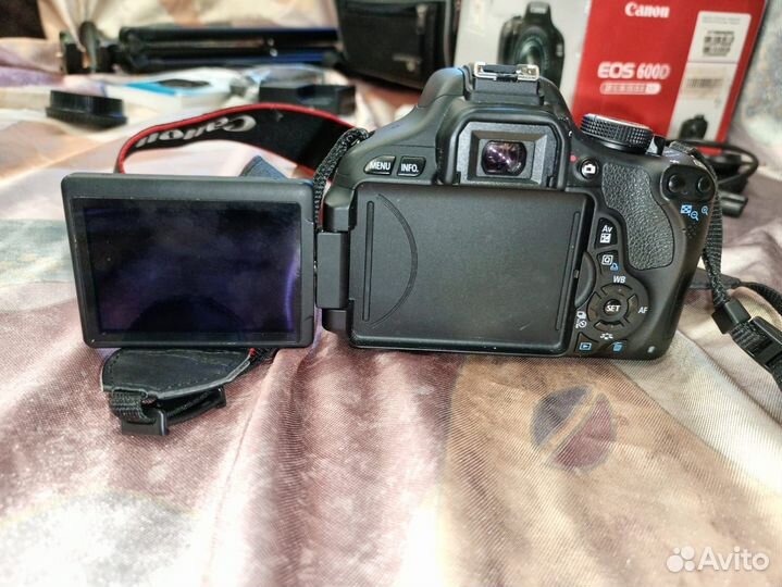 Зеркальные фотоаппараты Canon EOS 600D Kit