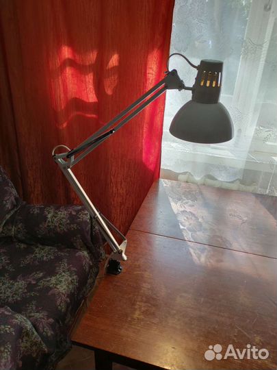 Лампа настольная белая Camelion KD-312