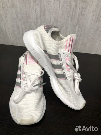 Кроссовки adidas swift run