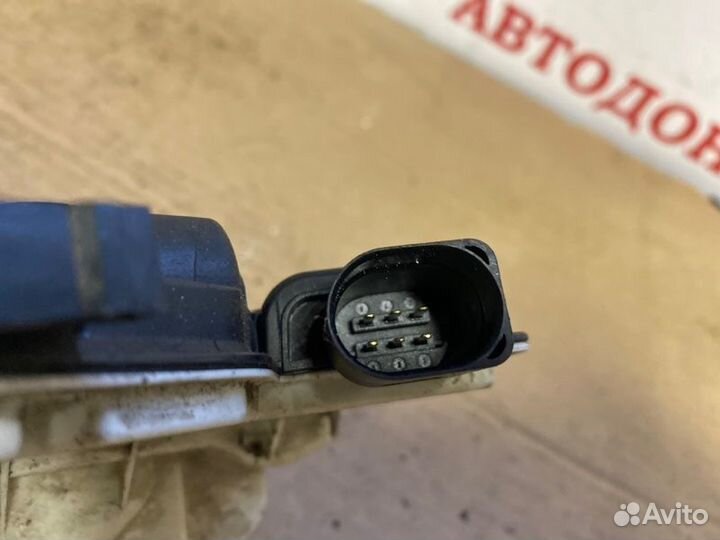 Замок двери передний левый Skoda Fabia 2 2010