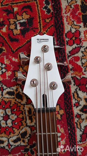Бас гитара bass guitar 5 струн Yamaha trbx 305