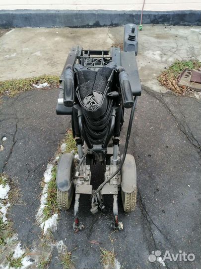 Электрическая инвалидная коляска