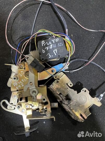 Замок задний правый Mercedes w638/vito