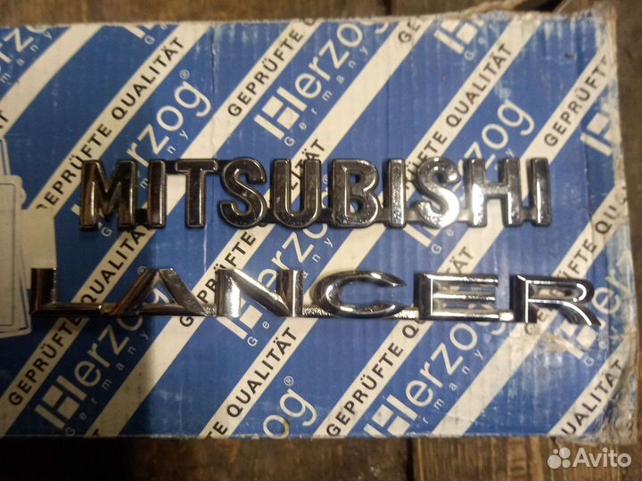 Митсубиси лансер 10 шильдики багажника