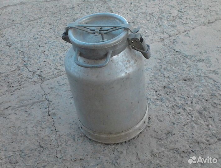 Фляга алюм. 40л., бидон алюм., бутылки пласт. 1 л