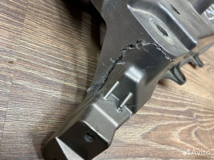 Кронштейн крепления крыла левый Volvo XC90 2015+