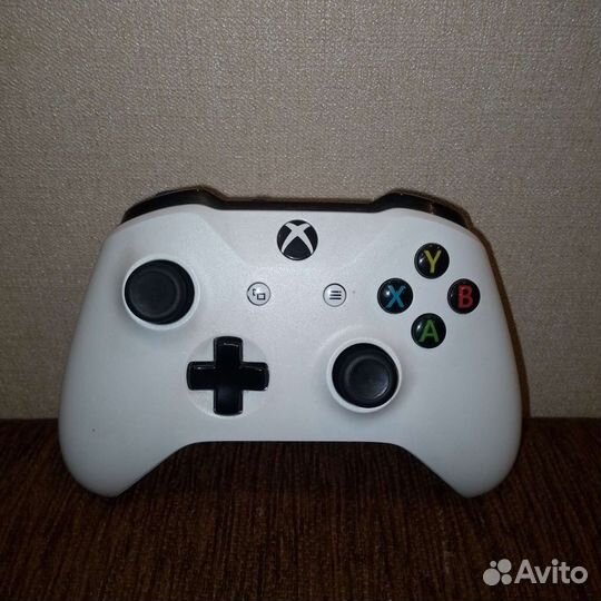 Геймпад Xbox One s