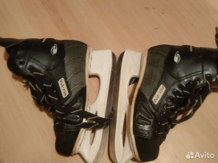 Коньки хоккейные