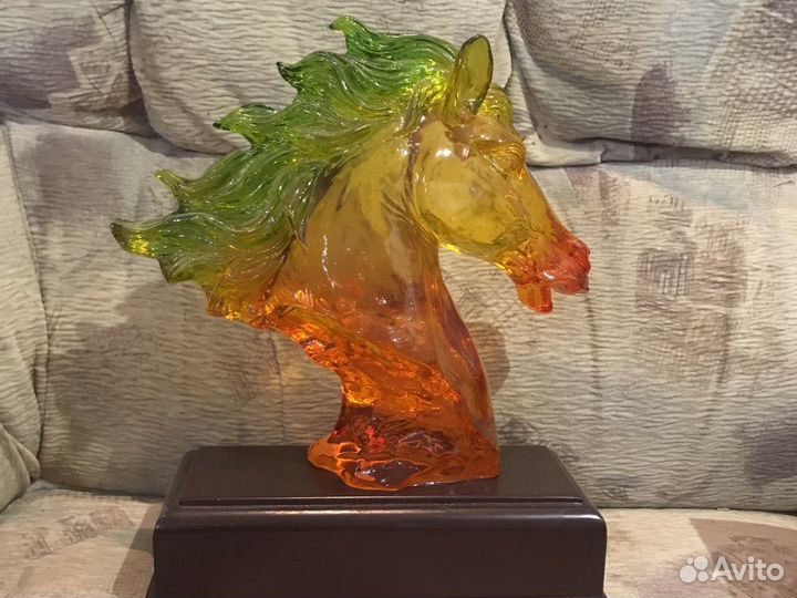 Статуэтка Конь Крошка янтаря