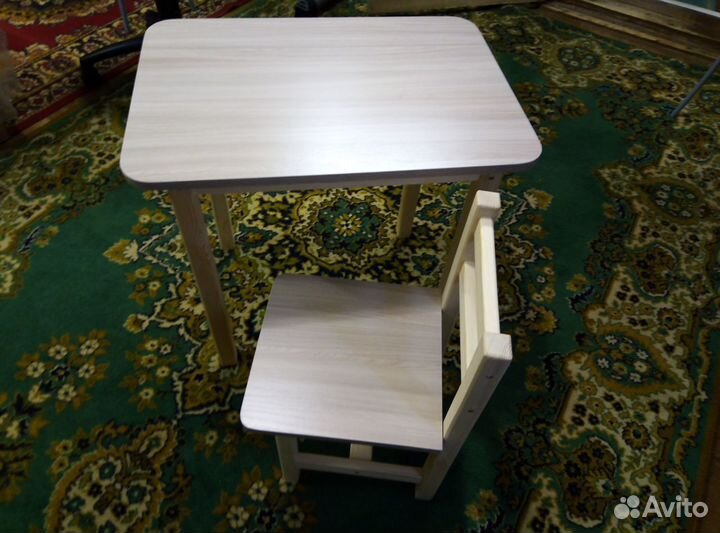 Комплект детской мебели. Стол и стул