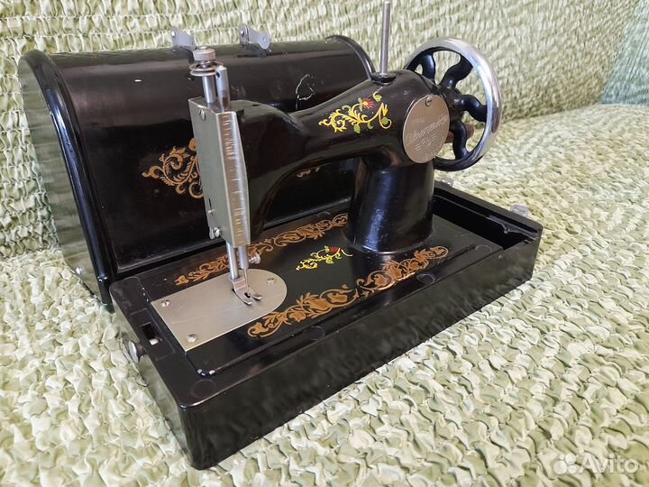 Детская швейная машинка ретро СССР