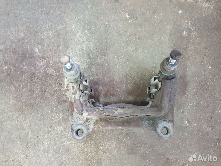 Скоба суппорта заднего Audi A8 D3